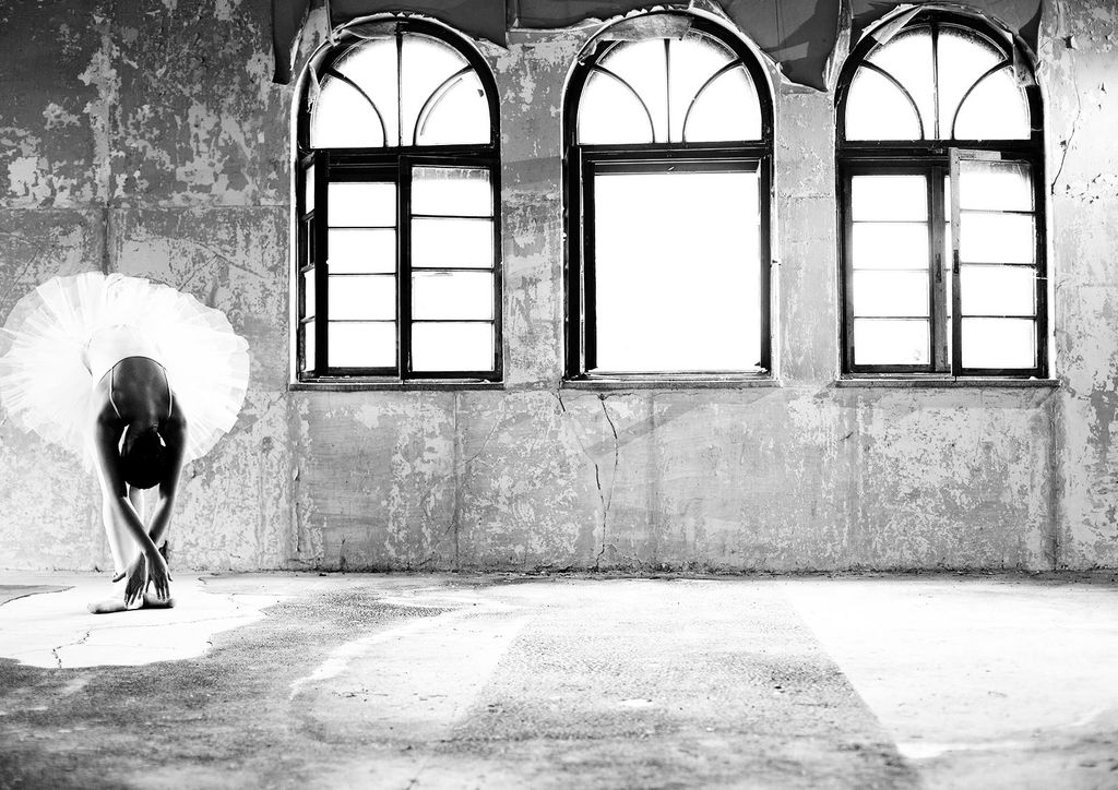 Poster - Ballerina And Windows 30x21 - Dear Sam