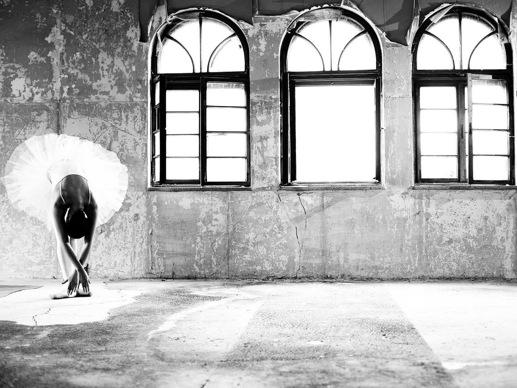 Poster - Ballerina And Windows 40x30 - Dear Sam