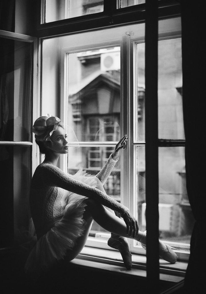 Poster - Ballerina In Window 70x100 - Dear Sam