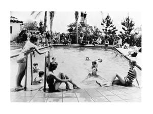 60s Pool Party 40x30